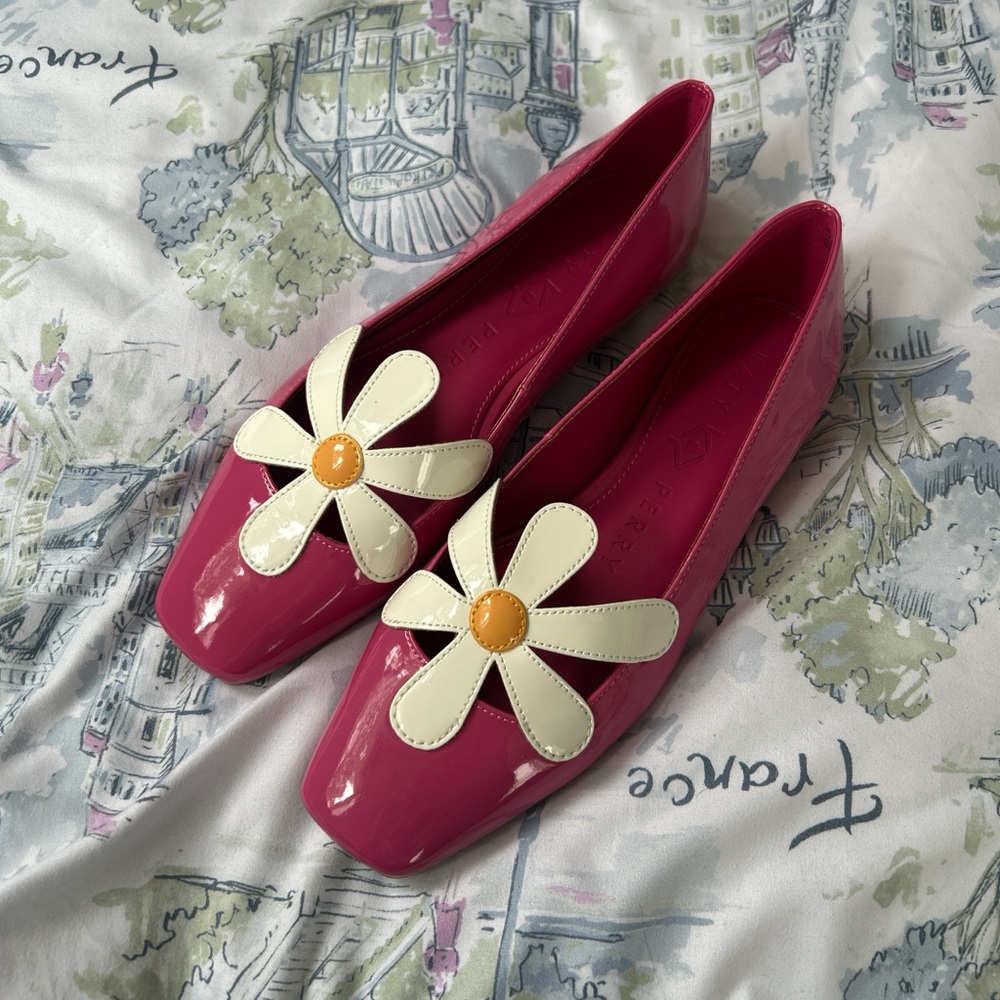 NWT Katy Perry Daisy Spring Flats